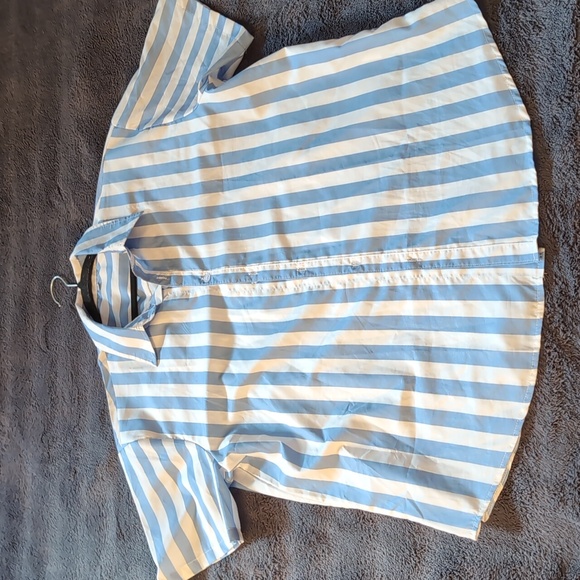 Blue and White Striped Men's Summer Short Sleeved Buttoned Up Shirt - Picture 6 of 11